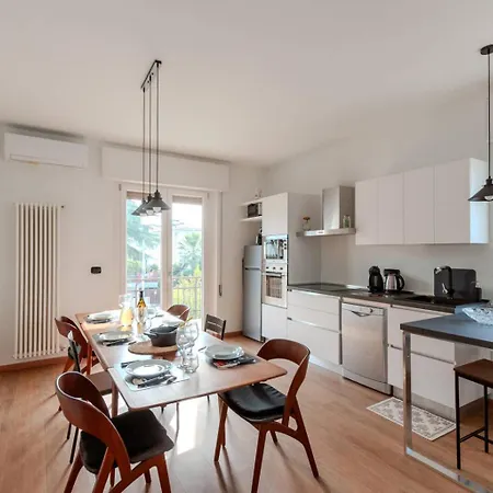 Holiday home Home23 Exclusive Holigarda Desenzano del Garda